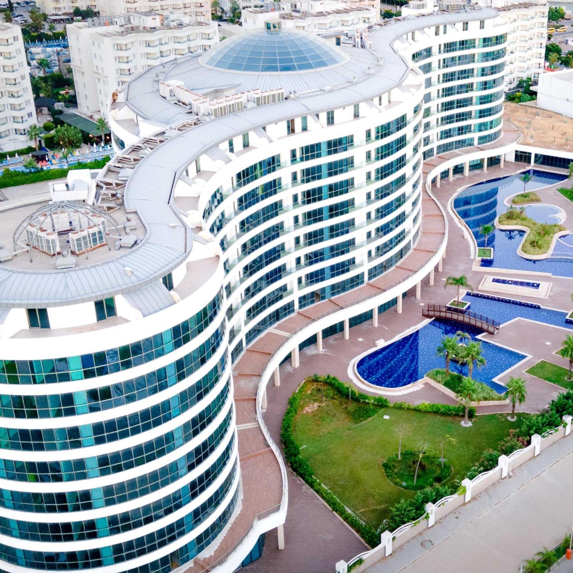 Sirius Town And Отель *